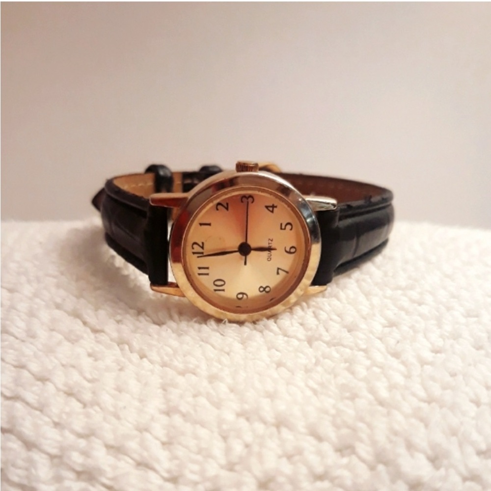 WHITE STAG Watch NWOT *needs new battery*